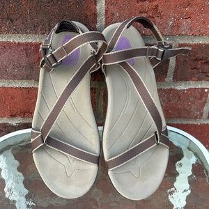 Teva women size 7 Zirra-Tan khaki Chocolate Sandal adjustable